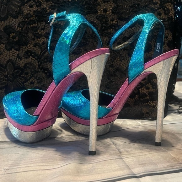 Brian Atwood Fontenay Hologram Snake Embossed Platform Pump sz 7.5 Brand New 🔥 - Picture 4 of 12